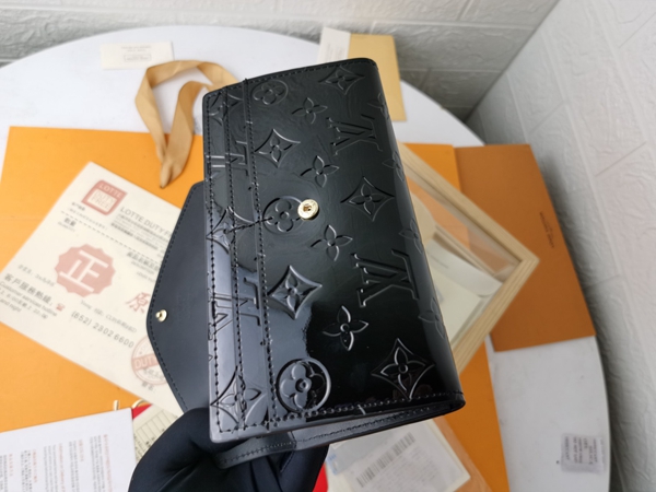 LVコピーウォレット角部分ディテール